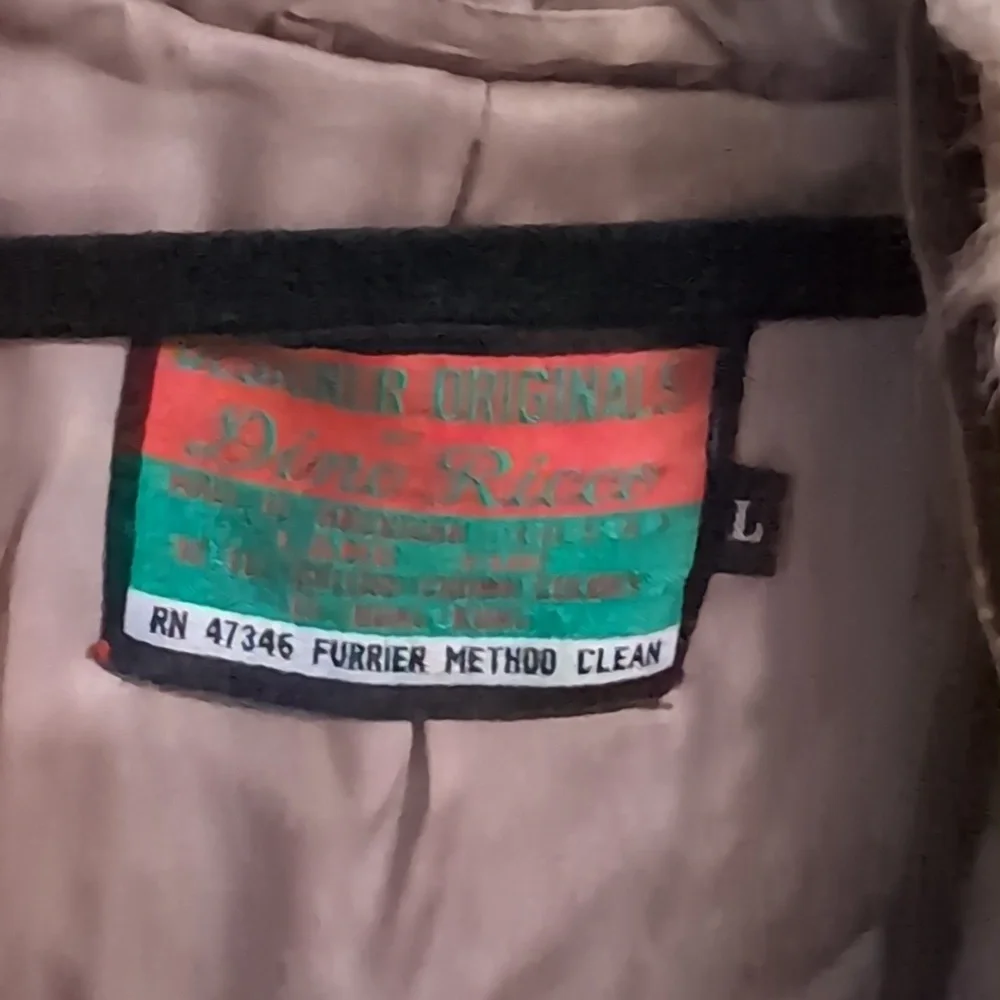 Elegant Cream Feathered Lamb Fur Jacket - Picture 2 of 5